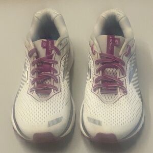 Brooks Ghost 12 - Purple, White and Grey - Size 9.5 - VG Condition